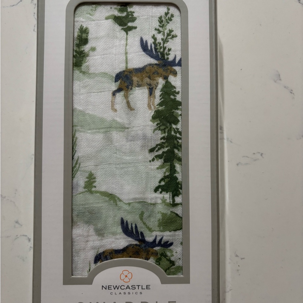 🔹Newcastle Classics Moose Print Swaddle